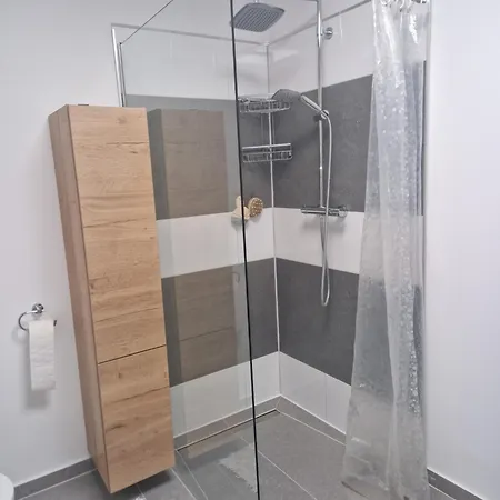 Monteur- Kachtenhausen * Lage